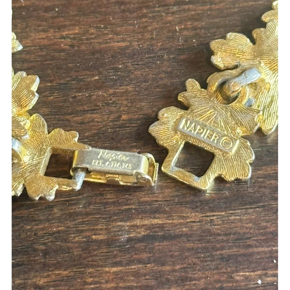 Vintage Napier Gold Tone Leaf‎ Link Bracelet Signed Textured Botanical Design